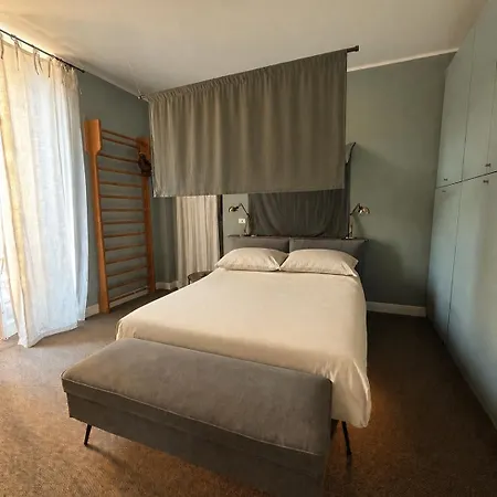 Designer Loft - Urban Jungle - Historic Building Apartment *